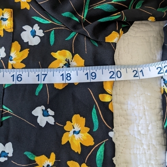 WHO What Wear Black Floral Button Down Blouse S Office Work Brunch - Picture 11 of 15